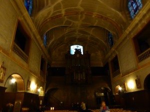 nef et orgue de la Cathédrale Sainte-Croix des Arméniens