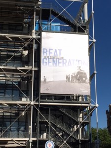 Affiche sur la façade de Beaubourg