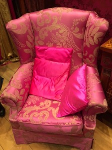 latifa-fauteuil-rose